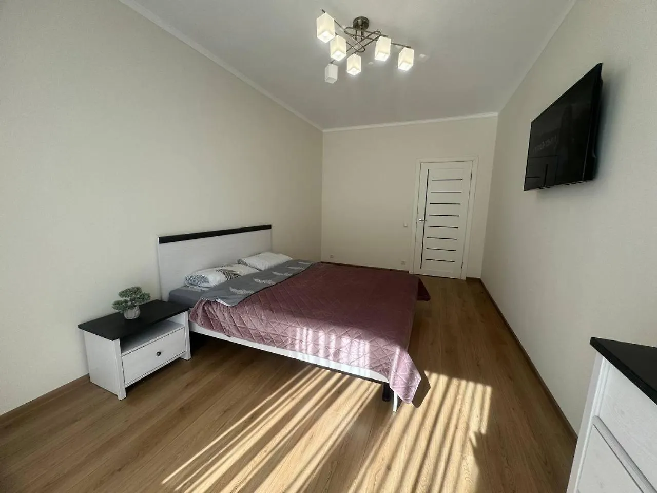 Просторі Апартаменти У Новобудові Вул Вашингтона Lviv Apartment