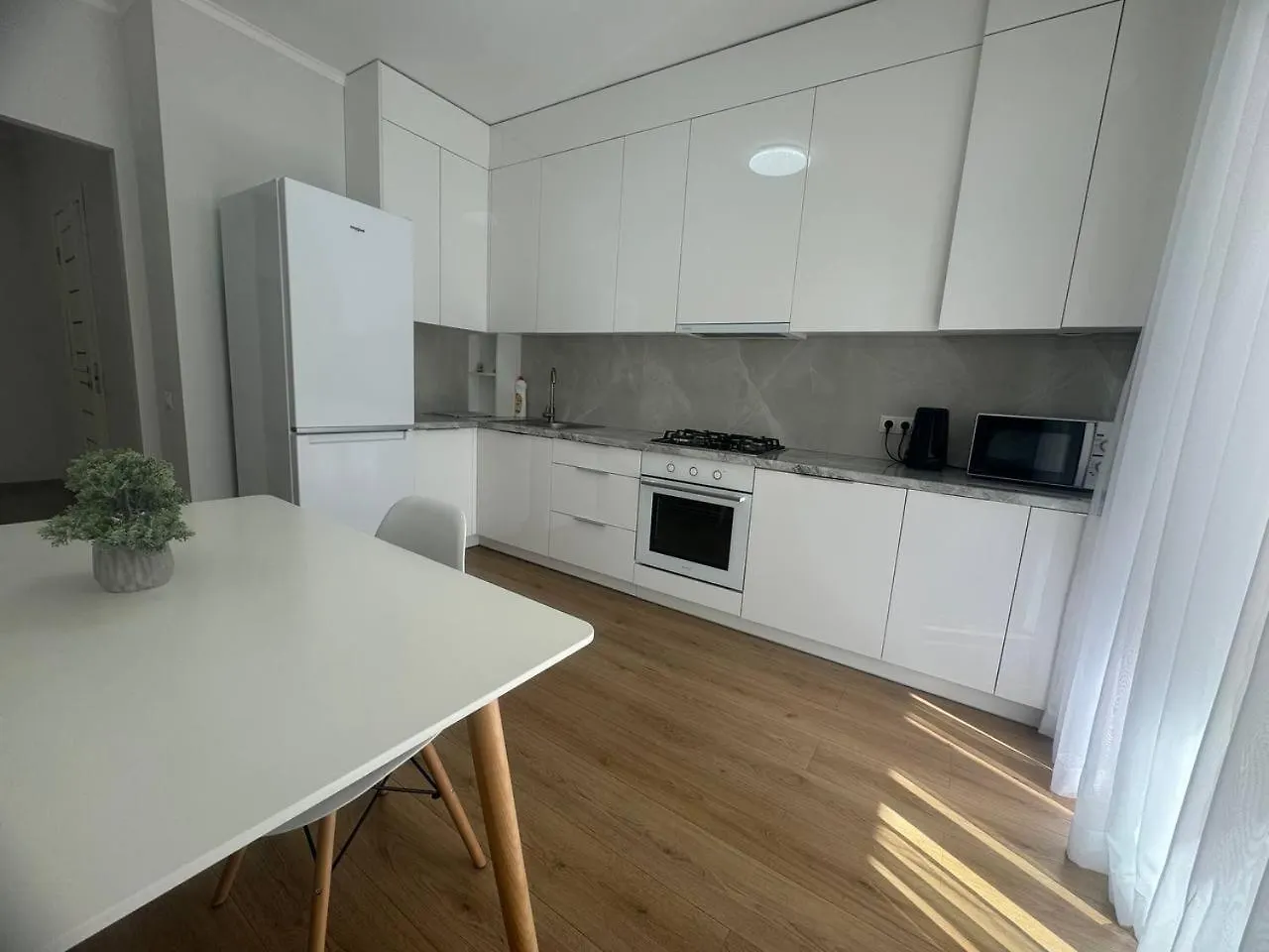 Просторі Апартаменти У Новобудові Вул Вашингтона Lviv Apartment